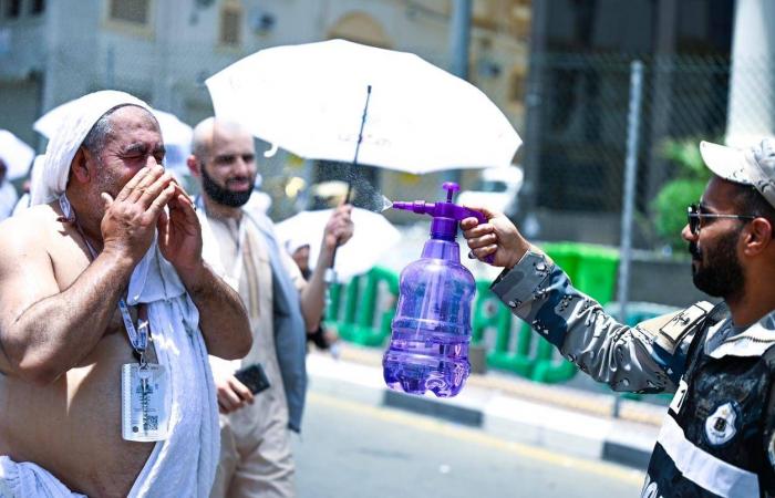 ملامح
      العيد
      في
      منى...
      بهجة
      التمام
      تلتقي
      بروح
      العيد
      في
      صعيد
      واحد