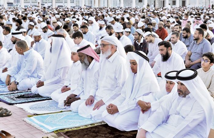 جموع المصلين يؤدون صلاة الأضحى في 733 مسجداً ومصلى