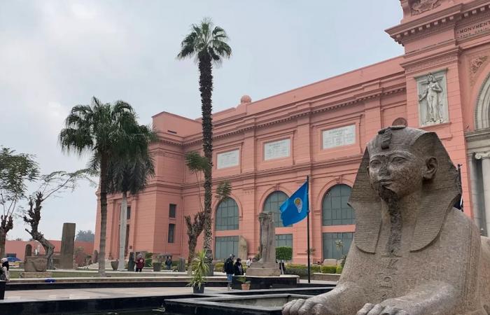 القاهرة
      ضمن
      قائمة
      لأجمل
      مدن
      العالم
      تاريخياً
      وسياحياً