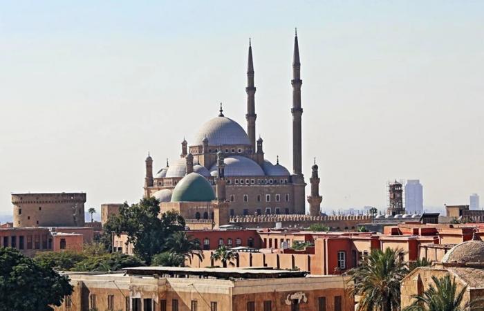 القاهرة
      ضمن
      قائمة
      لأجمل
      مدن
      العالم
      تاريخياً
      وسياحياً