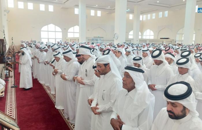 قطر تودع رجل العطاء والوفاء.. جموع غفيرة في جنازة عبدالله بن حمد العطية "فيديو"
