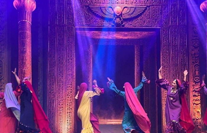 «غرام
      في
      الكرنك»...
      استعادة
      لزمن
      المسرح
      الغنائي
      في
      مصر