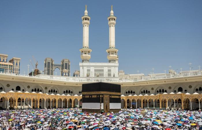 الحجاج المتعجلون يؤدون طواف الوداع إيذانا باختتام مناسكهم