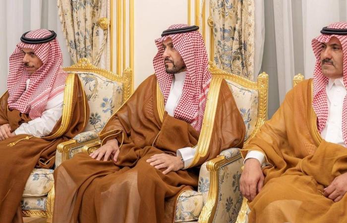 خالد
      بن
      سلمان
      ينقل
      تعازي
      القيادة
      السعودية
      لذوي
      الرئيس
      اليمني
      السابق