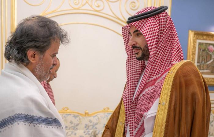 خالد
      بن
      سلمان
      ينقل
      تعازي
      القيادة
      السعودية
      لذوي
      الرئيس
      اليمني
      السابق