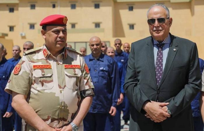 هل
      تقف
      الحسابات
      السياسية
      وراء
      «إفراجات
      العيد»
      من
      السجون
      الليبية