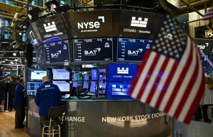 مؤشرات الأسهم الأمريكية تغلق عند مستويات مرتفعة غير مسبوقة
