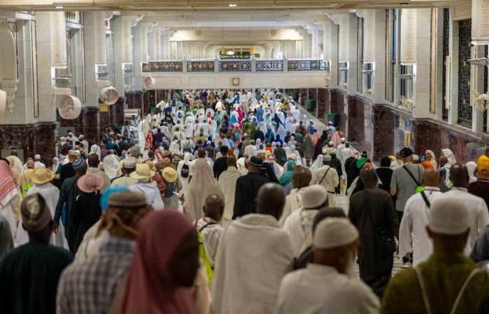 السعودية تدعو الحجاج للمغادرة قبل انتهاء صلاحية التأشيرة