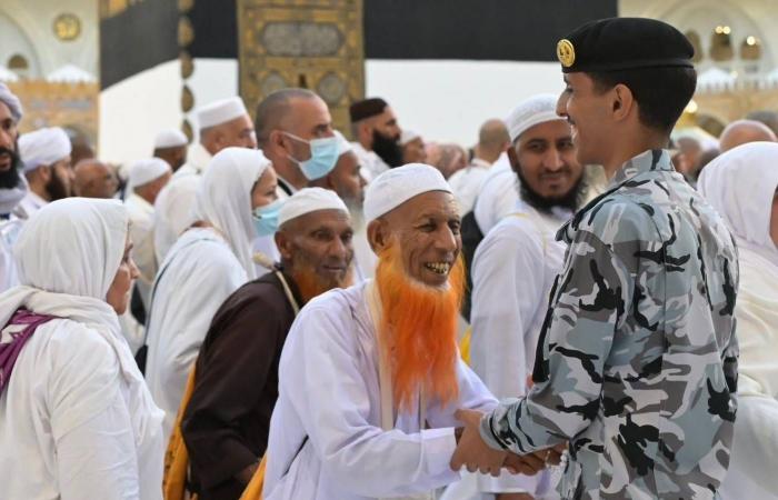 السعودية:
      ترقية
      327
      عضواً
      من
      النيابة
      العامة
      بمختلف
      المراتب
      القضائية