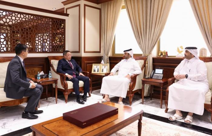 وزير البلدية يجتمع مع سفير جمهورية قرغيزيا