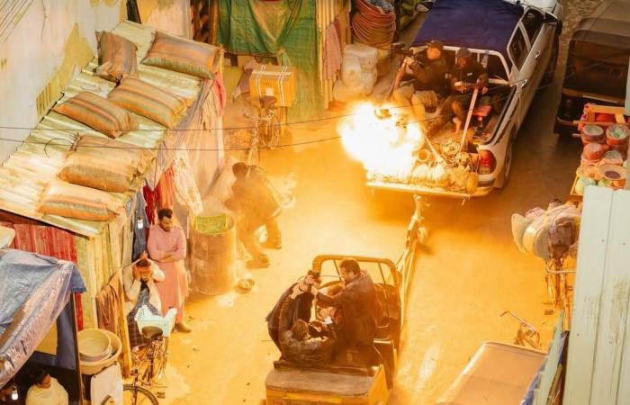 مخرجا
      «سِفن
      دوجز»:
      قدمنا
      تجربة
      تعيد
      تعريف
      «أفلام
      الأكشن»