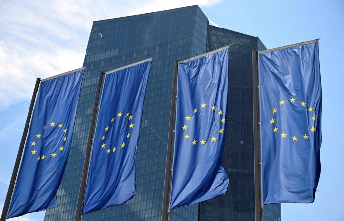 تكاليف
      الطاقة
      تقفز
      بالتضخم
      في
      منطقة
      اليورو
      إلى
      3.2
      %