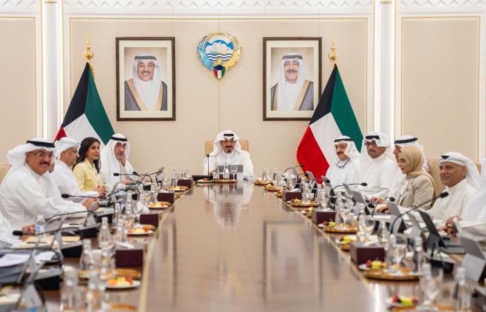  مجلس الوزراء الكويتي يدين الهجمات الإيرانية المتكررة بالصواريخ والطائرات المسيرة