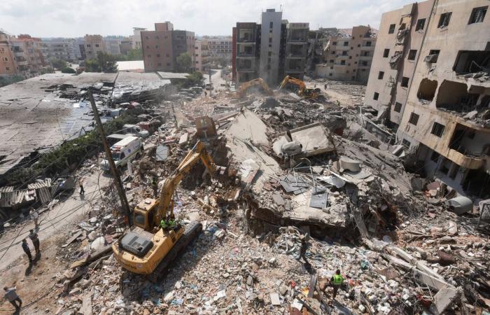 مقتل
      14
      شخصا
      في
      قصف
      إسرائيلي
      على
      جنوب
      لبنان