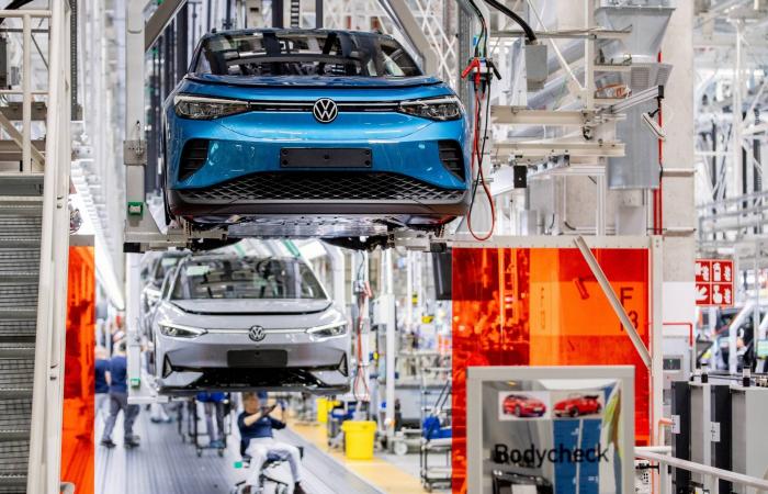 تكاليف
      الطاقة
      تقفز
      بالتضخم
      في
      منطقة
      اليورو
      إلى
      3.2
      %