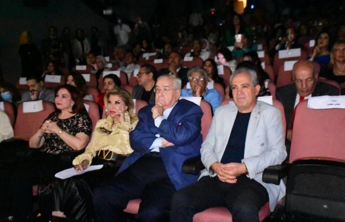 مصر:
      مراجعة
      شاملة
      لـ«أهداف»
      و«ضوابط»
      المهرجانات
      السينمائية