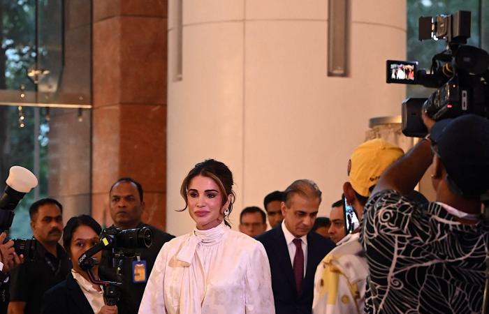 كيف يتم اختيار أزياء الملكة رانيا؟ خبيرة بروتوكول تكشف الكواليس