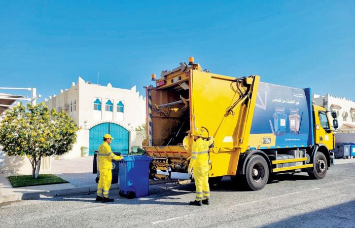 مقبل مضهور الشمري مدير إدارة النظافة العامة بوزارة البلدية لـ "الشرق": التوسع في الحاويات الذكية وتوزيعها على مختلف البلديات قريباً