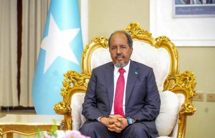اشتباكات
      في
      مقديشو
      تهدد
      بفتح
      جبهات
      توتر
      جديدة
      أمام
      شيخ
      محمود