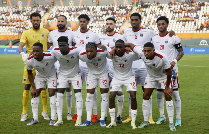 آل
      حجي
      لـ«الشرق
      الأوسط»:
      المونديال
      حلم
      تحقق…
      وأنا
      جاهز