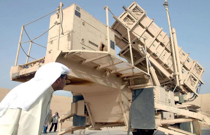 الكويت.. تداول فيديو يرصد تعامل الدفاعات الجوية مع صواريخ والداخلية تتحرك