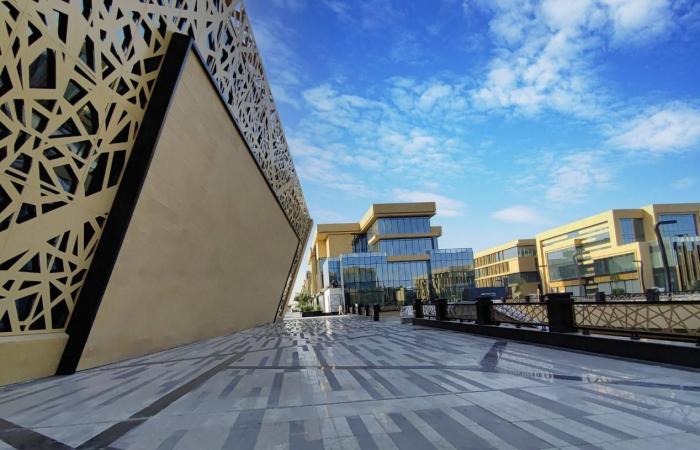 كيف
      تساهم
      «ساعات
      العمل
      المرنة
      بالرياض»
      في
      تقليل
      التكدّس
      المروري
      ورفع
      الطاقة
      الاستيعابية
      للطرق؟