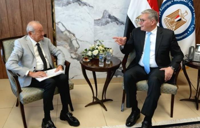التنقيب
      غير
      المشروع
      عن
      الذهب
      في
      مصر
      يهدد
      فرص
      الاستثمار