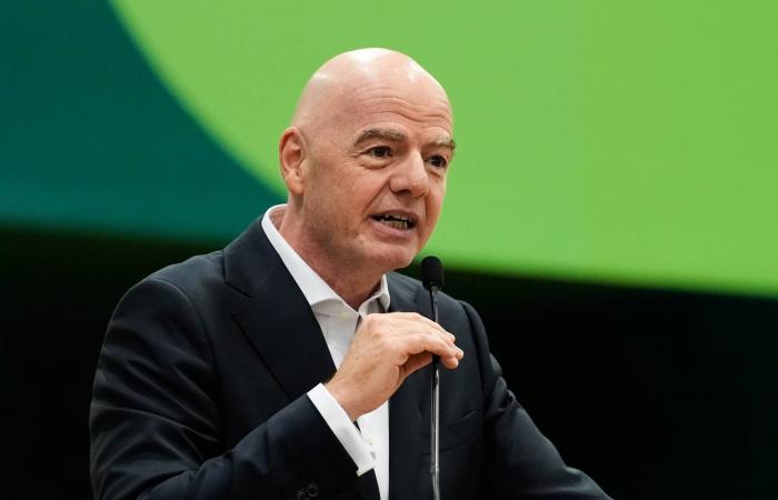 «مونديال
      2026»:
      إيرادات
      غير
      مسبوقة
      لـ«فيفا»...
      ونفقات
      كبيرة
      للمنتخبات