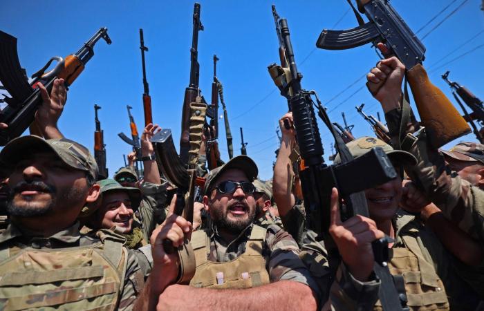 «الحشد»
      العراقي
      يعلن
      «انفصالاً
      تاماً»
      عن
      الأحزاب
      والفصائل