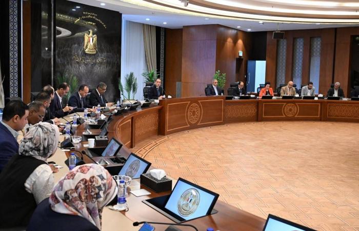 مقترح
      بتشكيل
      لجنة
      لصياغة
      «قانون
      الأسرة
      المصرية»...
      هل
      يُهدئ
      الجدل
      بشأنه؟
