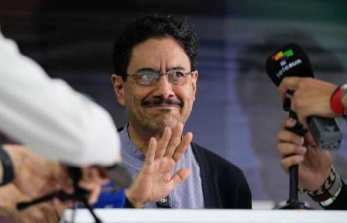 كولومبيا:
      استقطاب
      رئاسي
      خطير
      بين
      اليسار
      واليمين