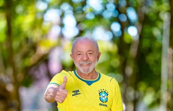 قبل ساعات من مواجهة مصر.. الرئيس البرازيلي يدعم منتخب بلاده على طريقته الخاصة
