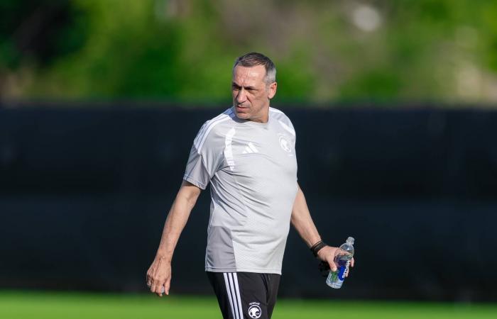 تحضيرات
      المونديال:
      دونيس
      يراجع
      خياراته
      قبل
      ودية
      السنغال
      ...
      والعقيدي
      يعود