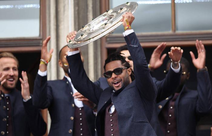 الصدمة
      والذهول...
      هكذا
      تنهي
      الإصابة
      حلم
      اللاعب
      في
      كأس
      العالم
      قبل
      أن
      يبدأ