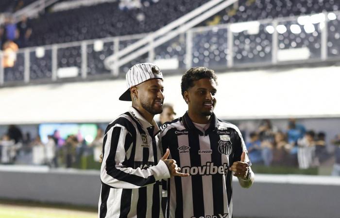 الصدمة
      والذهول...
      هكذا
      تنهي
      الإصابة
      حلم
      اللاعب
      في
      كأس
      العالم
      قبل
      أن
      يبدأ