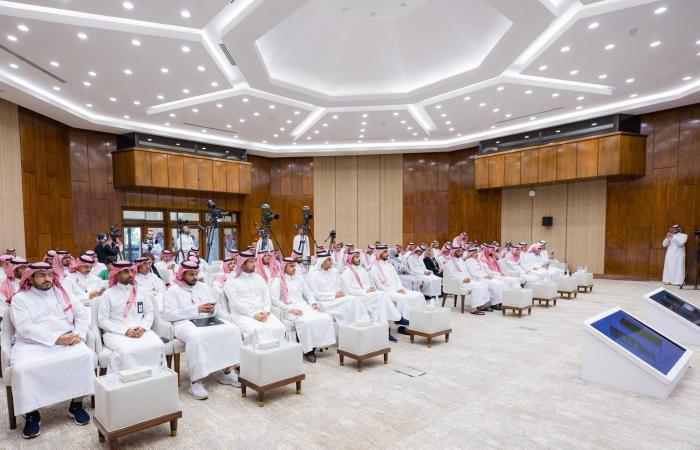 وزارة
      الرياضة:
      طرح
      5
      أندية
      سعودية
      للتخصيص...
      و«غياب
      الجدية»
      سبب
      تأخير
      خصخصة
      الشباب