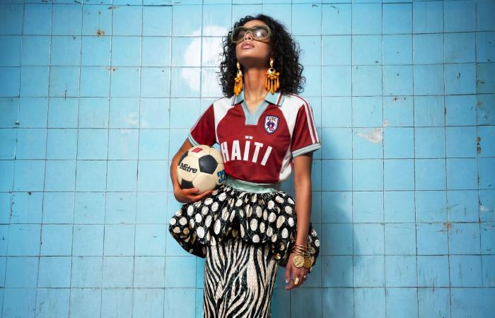 مصممة أزياء تعيد ابتكار القميص الرياضي احتفاءً بعودة هايتي إلى كأس العالم 2026