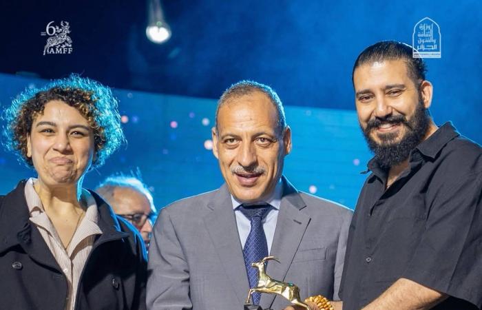 قطعتا
      مثلجات
      بـ44
      يورو
      في
      روما...
      «فخ
      سياحي»