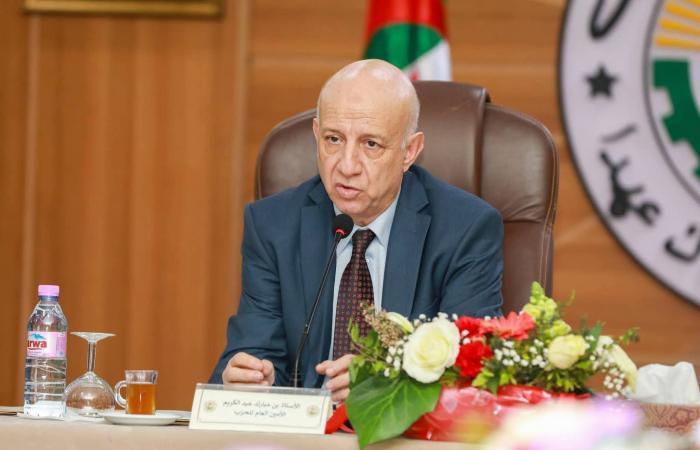 حملة
      الانتخابات
      البرلمانية
      في
      الجزائر
      تنطلق
      غداً