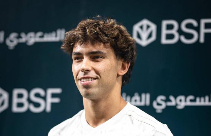 «ترانسفير
      ماركت»:
      ريتيغي
      الأغلى
      في
      الدوري
      السعودي...
      وانخفاض
      قيمة
      رونالدو
      وبنزيمة