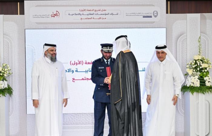 الداخلية تحتفي بتخريج الدفعة الأولى من نزلاء المؤسسات العقابية الذين أكملوا دراستهم