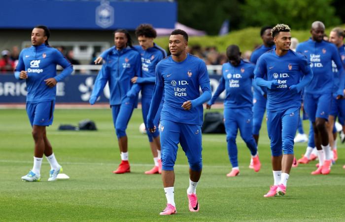 بلاتيني
      يفتح
      النار
      على
      إنفانتينو
