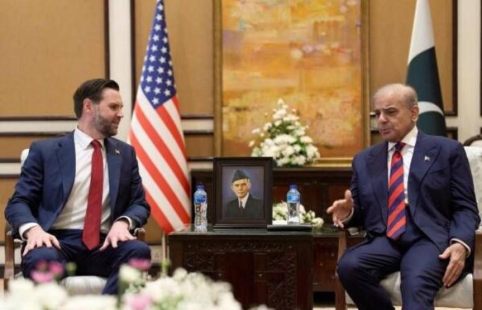 اتفاق
      إيران
      يقترب...
      وترمب
      يلوّح
      بـ«نصر
      كامل»