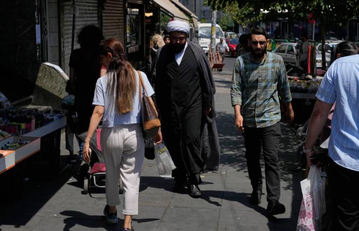 اتفاق
      إيران
      يقترب...
      وترمب
      يلوّح
      بـ«نصر
      كامل»