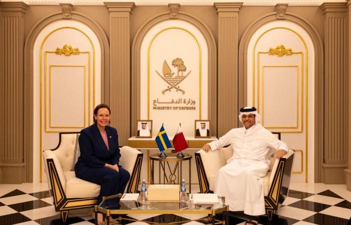 نائب رئيس مجلس الوزراء ووزير الدولة لشؤون الدفاع يلتقي وزيرة الخارجية السويدية