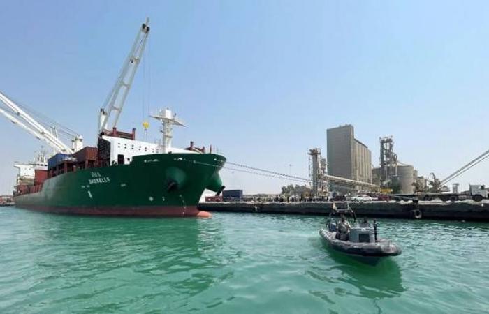 الحوثيون
      يقرّون
      بأزمة
      الوقود
      المغشوش
      بعد
      اتساع
      الغضب
