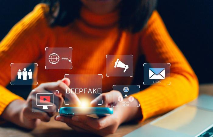 لتجنب
      «مخاطر
      كارثية»...
      مبتكر
      «شات
      جي
      بي
      تي»
      يدعو
      لكبح
      تطوير
      الذكاء
      الاصطناعي