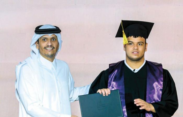 رئيس الوزراء: نساند خريجي الشفلح ترسيخاً لمبادئ التمكين