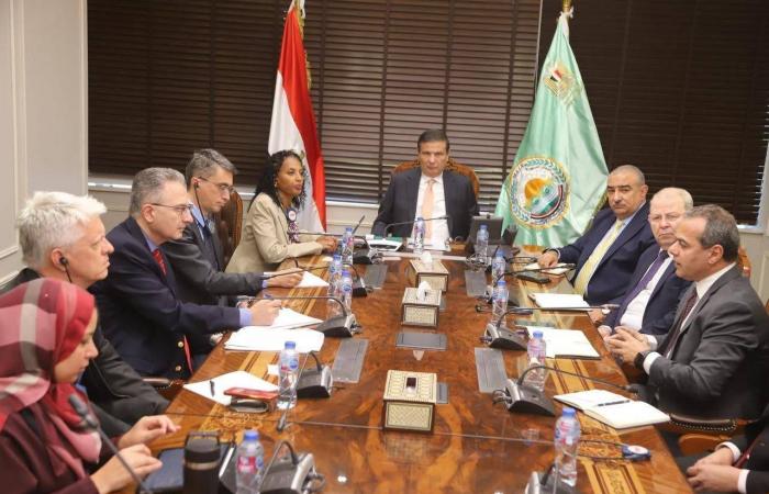 النفط
      يقفز
      نحو
      1%
      مع
      تجدد
      الضربات
      الأميركية
      ضد
      إيران
      وشح
      الإمدادات
      العالمية