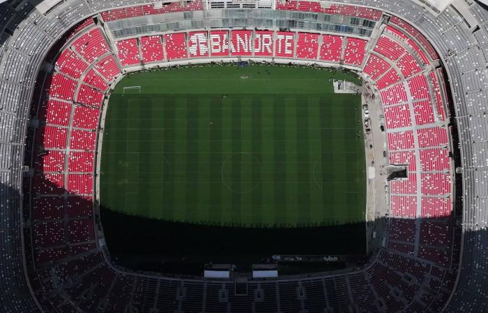 «مونديال
      2026»...
      16
      ملعباً
      تحت
      الأضواء